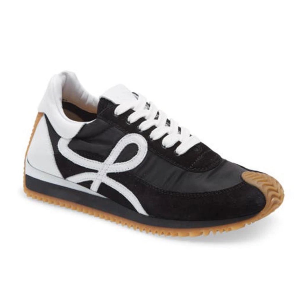 LOEWE Sneaker hardly worn! Selling with box size 35